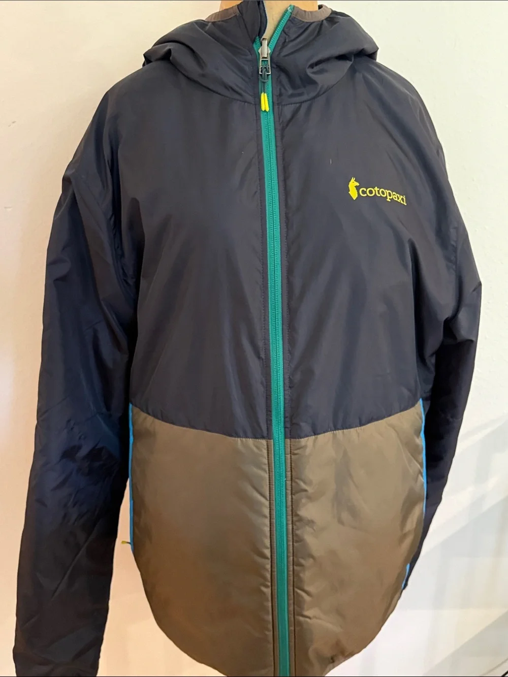 Cotopaxi L Hooded Two-Tone Puffer Jacket in Navy, Olive & Teal great condition - Picture 3 of 7